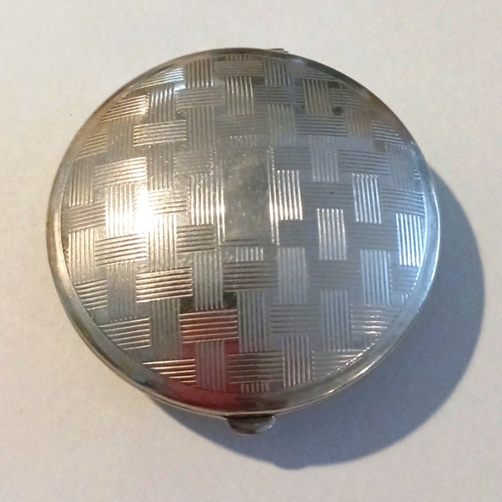 COPY - Richard Hudnut compact